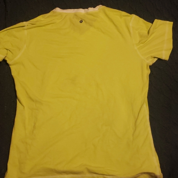 Mens XL v neck 5 year basic t lululemon - Picture 2 of 2